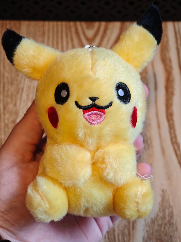 Porte clés doudou Pikachu